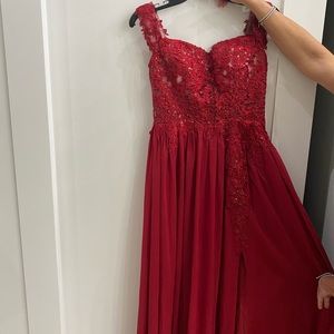JJ’s House burgundy events dress
